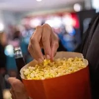 Horrorfilme ziehen viele Menschen ins Kino. (Archivbild) - Foto: Sebastian Gollnow/dpa