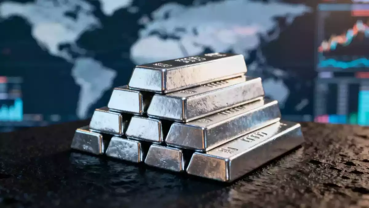 Silver Rebounds to $68.20 as Treasury Buyback Pivot Caps Yields