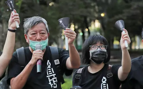 Lee und Chow hatten sich in dem Verfahren nicht schuldig bekannt. (Archivbild)  - Foto: Kin Cheung/AP/dpa