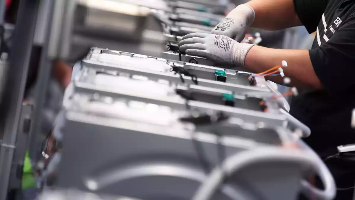 In der Elektrobranche laufen die Geschäfte mit dem Ausland rund. (Archivbild) - Bild: Ralf Hirschberger/dpa-Zentralbild/dpa