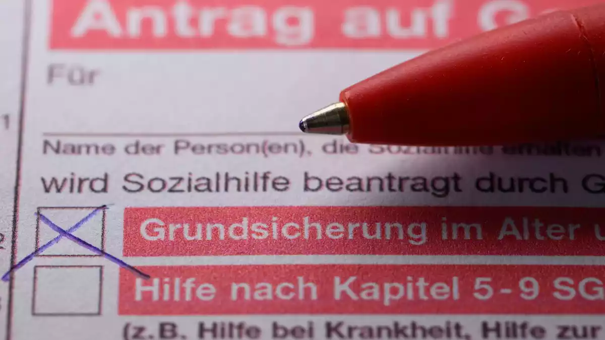Der Großteil der Ausgaben floss in die Grundsicherung im Alter und Leistungen bei Erwerbsminderung. (Symbolbild) - Bild: Robert Michael/dpa