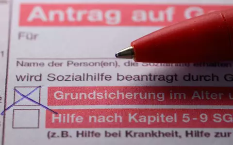Der Großteil der Ausgaben floss in die Grundsicherung im Alter und Leistungen bei Erwerbsminderung. (Symbolbild) - Foto: Robert Michael/dpa