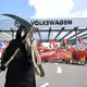 Verunsicherte Beschäftigte: Welche Zukunft hat der Automobilbau in Zwickau? (Archivbild) - Bild: Jan Woitas/dpa
