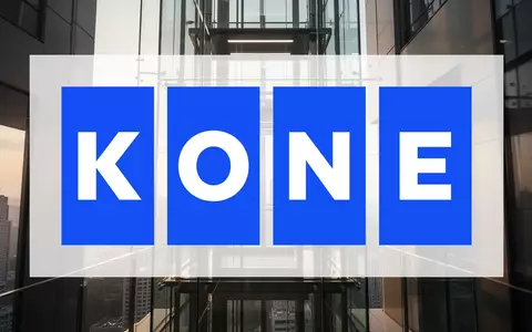 Moderner gläserner Aufzugsschacht in einem Hochhaus bei goldenem Licht - Foto: über boerse-global.de