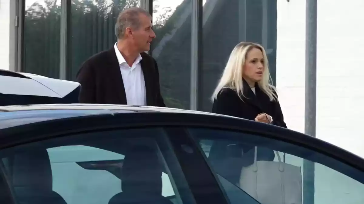 Stephan Hensel (links), Ex-Ehemann von Christina Block, kommt vor dem Gericht in Dänemark an.  - Bild: Marcus Golejewski/d/dpa