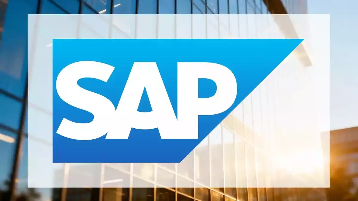 SAP Stock Rally: Buybacks and AI Drive 42% Surge, Analysts Split