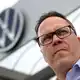 Sachsens Wirtschaftsminister Dirk Panter bringt zum Erhalt der Automobilindustrie in Zwickau ein Joint Venture von VW mit chinesischen Herstellern vor (Archivbild) - Bild: Hendrik Schmidt/dpa