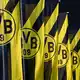 Schwarz-gelbe Fahnen, so weit das Auge reicht: Im laufenden Geschäftsjahr rechnet das BVB-Management mit einer schwarzen Null oder einem Gewinn von bis zu zehn Millionen Euro. - Bild: Bernd Thissen/dpa
