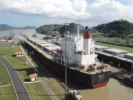 Frachtschiff im Panama-Kanal (Archiv) - Foto: via dts Nachrichtenagentur