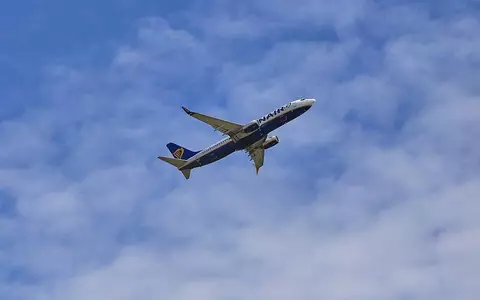 Ryanair-Flugzeug am Himmel - Foto: via dts Nachrichtenagentur