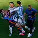 Argentiniens Leandro Paredes rastete nach dem WM-Finale aus. (Archivbild) - Bild: Yuki Iwamura/AP/dpa