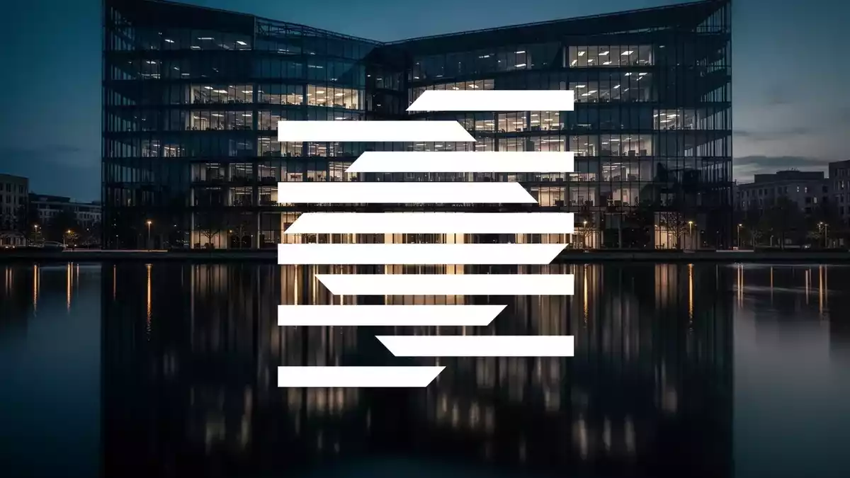 Munich Re Board Member Buys Shares Amid Analyst Split on Reinsurance Outlook