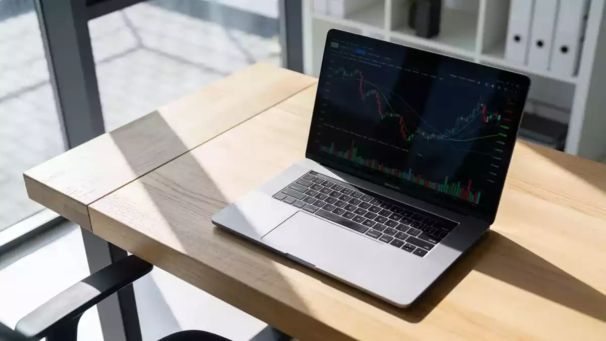 Rekordzuflüsse in MSCI-World-ETFs: Anleger setzen trotz Kursschwäche auf globale Streuung