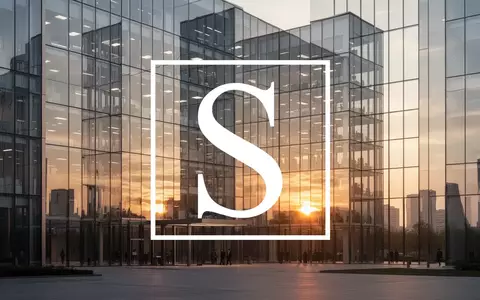 Modernes Bürogebäude in der Morgensonne als Symbol für Finanzstabilität und Wachstum - Foto: über boerse-global.de