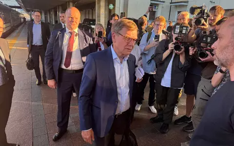 Nach seiner Ankunft in Kiew sendet der Minister erste Botschaften auch an Moskau. - Foto: Michael Fischer/dpa