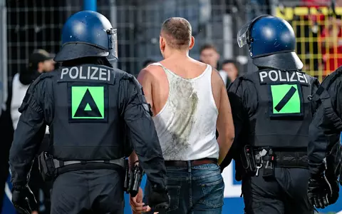 Die Polizei meldete mehrere Festnahmen. - Foto: Uwe Anspach/dpa