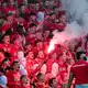 Kaiserslauterns Fans zündeten Pyrotechnik. - Bild: Uwe Anspach/dpa