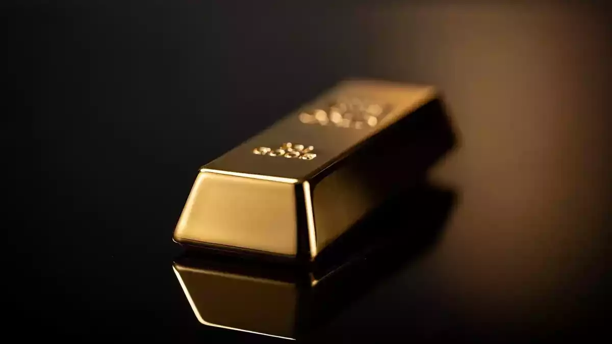 Gold Rally Fueled by Central Bank Buying and US Treasury Debt Concerns