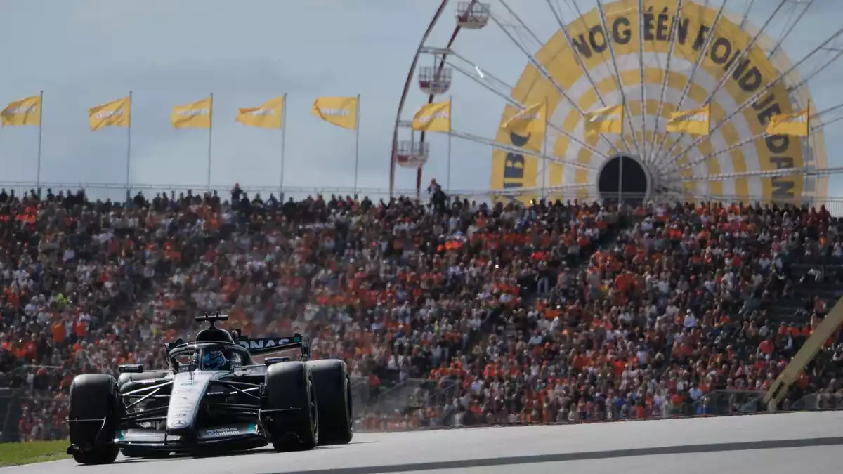 Von der Pole zum Sieg im Sprint: Mercedes-Pilot George Russell. - Bild: Patrick Post/AP/dpa