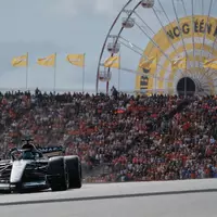 Von der Pole zum Sieg im Sprint: Mercedes-Pilot George Russell. - Foto: Patrick Post/AP/dpa