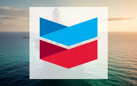 Moderne Offshore-Ölplattform vor der Küste bei Sonnenuntergang - Foto: über boerse-global.de
