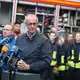 Bundeskanzler Merz dankte den zahlreichen Helferinnen und Helfern für ihren Einsatz.  - Bild: Christoph Reichwein/dpa