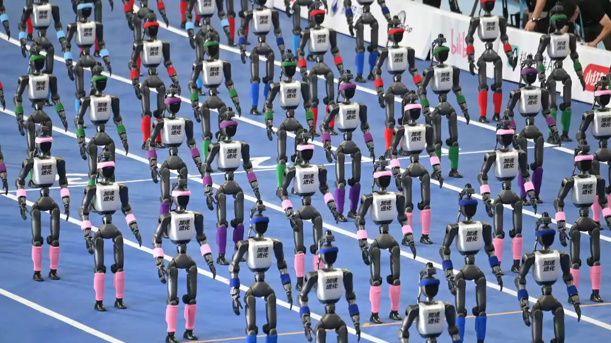 China investiert viel Geld in die Entwicklung humanoider Roboter.  - Bild: Johannes Neudecker/dpa
