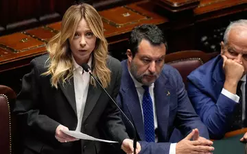 Vize-Regierungschef Matteo Salvini - hier rechts neben Ministerpräsidentin Giorgia Meloni - findet markige Worte. (Archivbild) - Foto: Alessandra Tarantino/AP/dpa