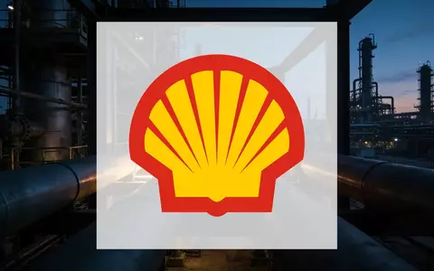Industrielle Raffinerieanlage in der Dämmerung mit stimmungsvoller Beleuchtung. - Foto: über boerse-global.de