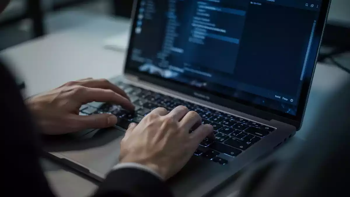 Neue Phishing-Welle: Gefälschte Google- und Sparkassen-Warnungen im Umlauf