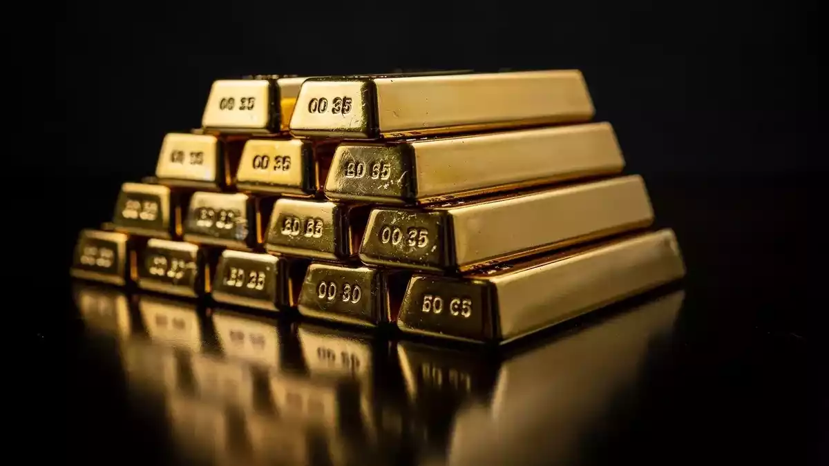 China Gold Demand Split: Jewelry Slumps 30% as Central Banks Set Q2 Record