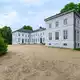 Schloss Neuhardenberg: Hier findet am Dienstag und Mittwoch die Kabinettsklausur statt. (Archivbild) - Bild: Patrick Pleul/dpa