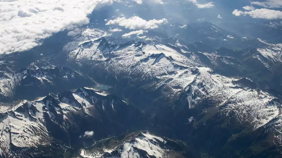 Das Unglück ereignete sich in den Zillertaler Alpen. (Archivbild)  - Bild: Daniel Karmann/dpa