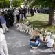 Die Menschen in Fagersta gedenken der Opfer.  - Bild: Magnus Lejhall/TT News Agency/AP/dpa