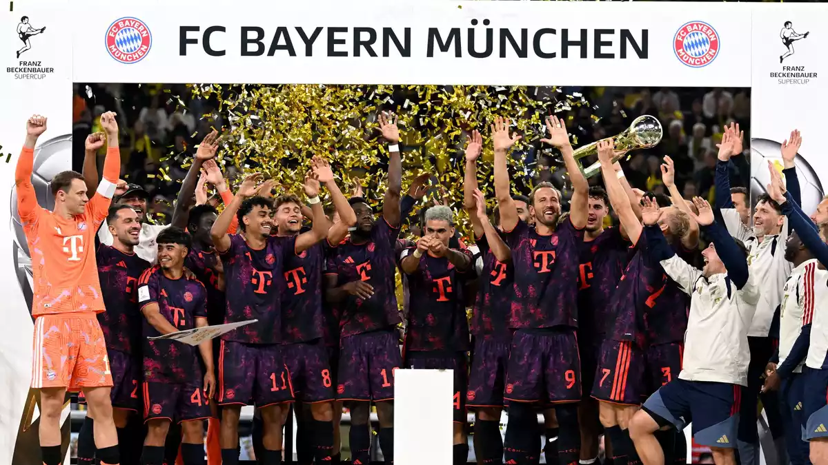 Der FC Bayern München sicherte sich mit dem Franz-Beckenbauer-Supercup den ersten Titel der Saison. - Bild: Federico Gambarini/dpa