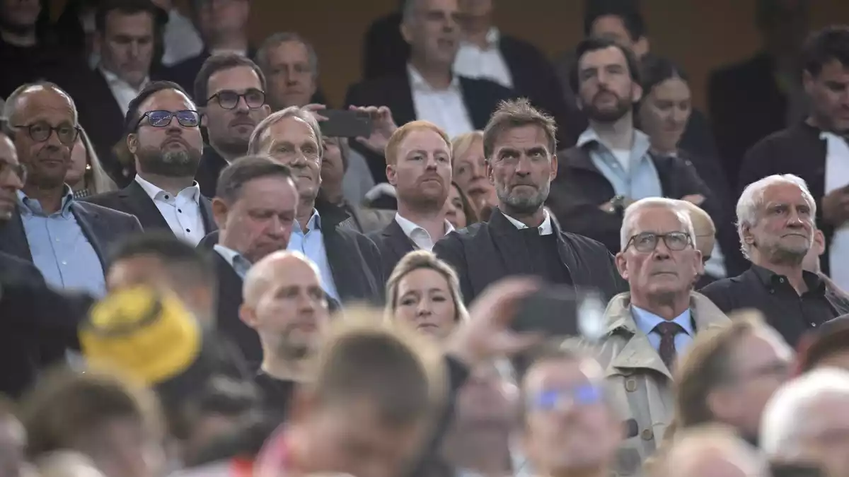 Der neue Bundestrainer Jürgen Klopp sah in Dortmund ein Spiel mit hohem Tempo.  - Bild: Bernd Thissen/dpa