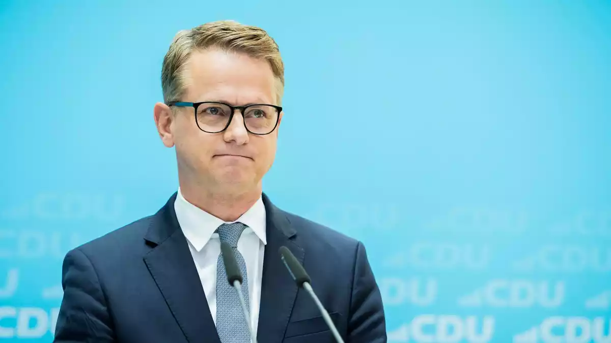 Bundesgesundheitsminister Linnemann will die eigentlich geplante Kürzung von Rentenansprüchen pflegender Angehöriger stoppen. (Archivbild) - Bild: Christoph Soeder/dpa