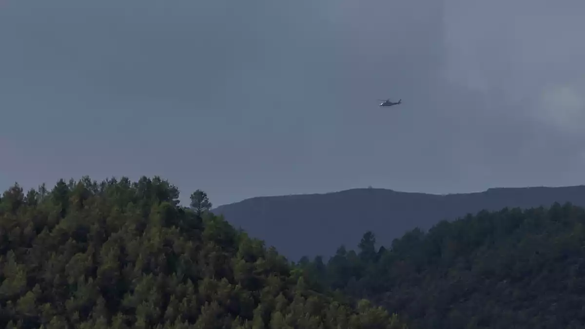 Der in der Gemeinde Segorbe durch einen Blitz ausgelöste Waldbrand ist zwar noch nicht ganz gelöscht, aber unter Kontrolle. - Bild: Javier Escriche/EUROPA PRESS/dpa