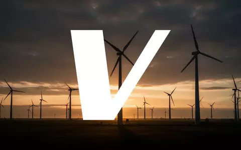 Moderne Windkraftanlagen in einer stimmungsvollen Landschaft bei Sonnenuntergang. - Foto: über boerse-global.de
