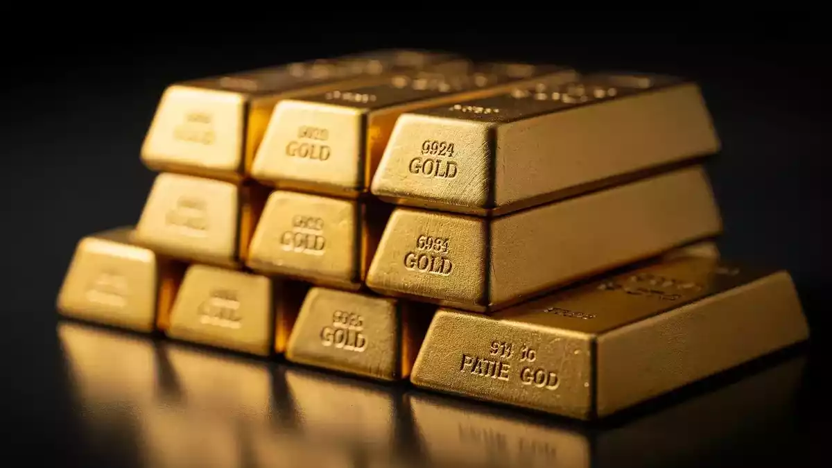 Gold Surges Past $4,600 as US Treasury Buybacks Fuel Dollar Doubts