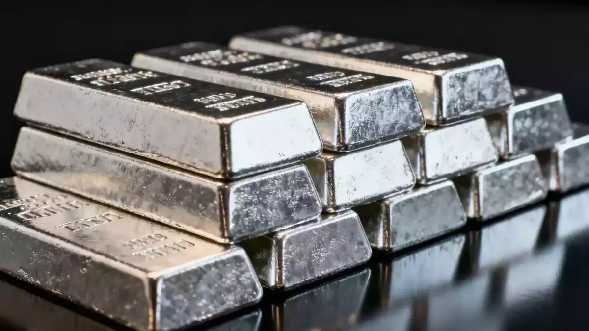 Silver Surges Near $70 as US Debt Concerns Boost Hard Assets