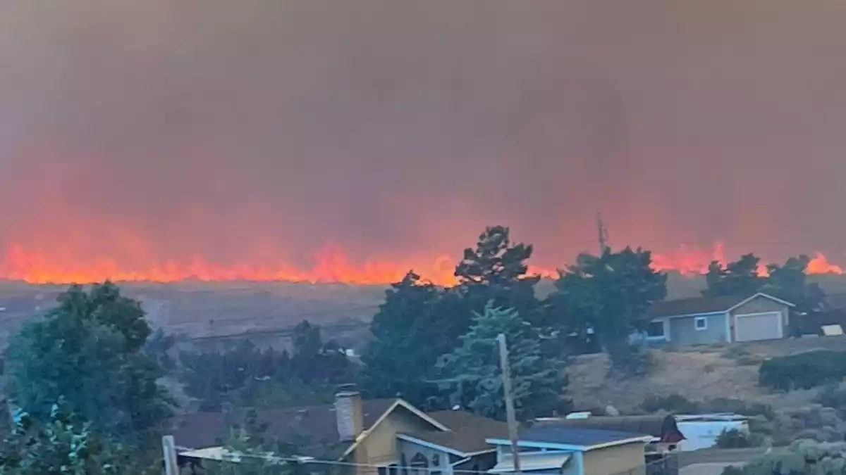 Brände breiten sich in Nevada aus. - Bild: Cari Kieffer/Cari Kieffer via AP/dpa