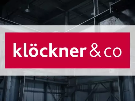 Abstrakte Darstellung einer industriellen Lagerhalle in kühlem Licht als Symbol für wirtschaftliche Herausforderungen. - Foto: über boerse-global.de