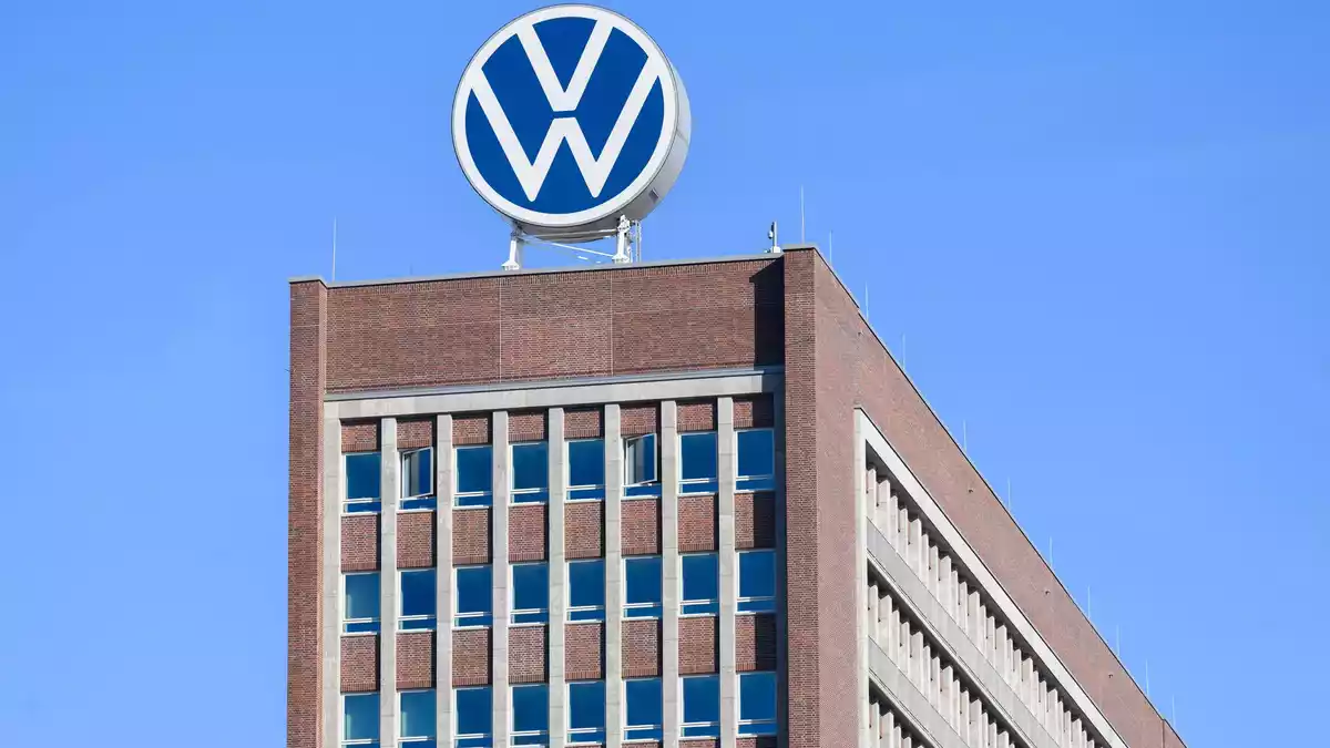 Bei VW gibt es große Unruhe. (Archivbild) - Bild: Julian Stratenschulte/dpa