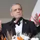 Der iranische Präsident Massud Peseschkian hat Schwierigkeiten in seinem Land eingeräumt. (Archivbild)  - Bild: Shadati/XinHua/dpa