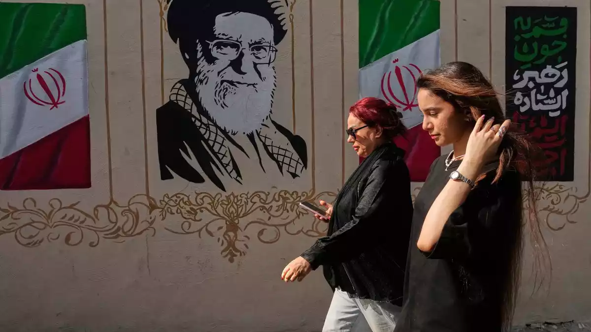 Die Bevölkerung im Iran leidet unter rasant gestiegenen Preisen. (Archivbild)  - Bild: Vahid Salemi/AP/dpa