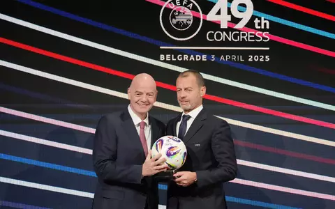 Aleksander Ceferin (r) will kein FIFA-Präsident werden, Gianni Infantino soll es nicht bleiben. (Archivbild) - Foto: Darko Vojinovic/AP/dpa
