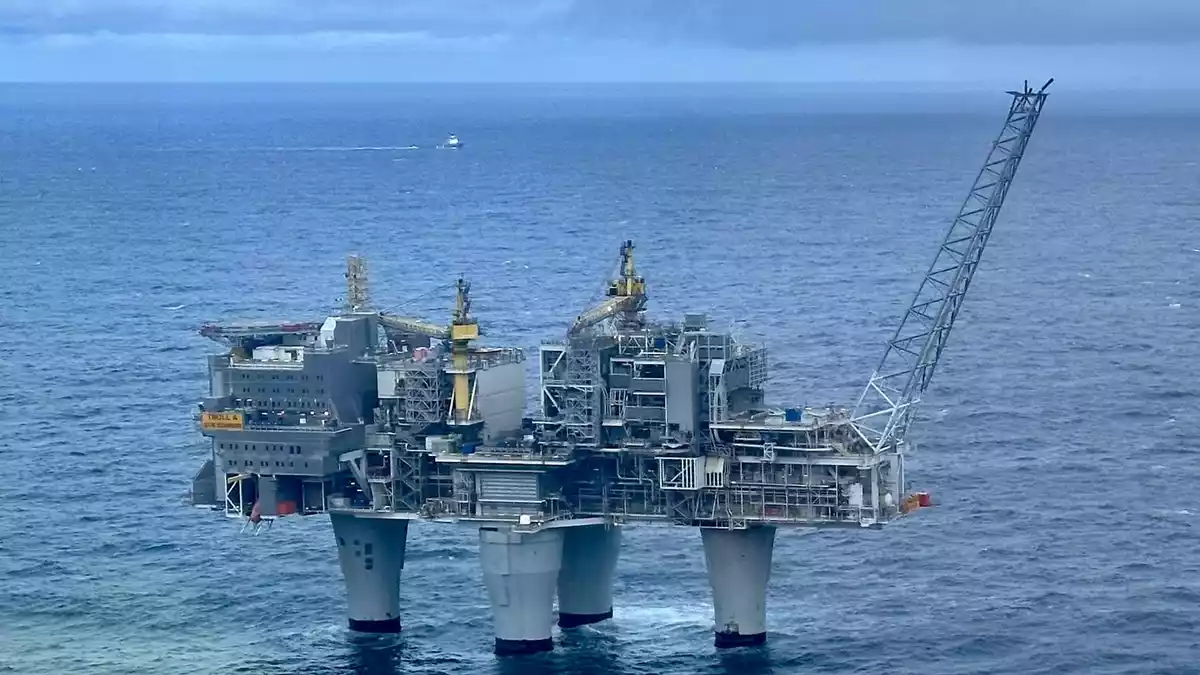 Equinor will ab 2027 jährlich mehr als 30 Terawattstunden Erdgas nach Deutschland liefern. Käufer ist der deutsche Energiekonzern Uniper. (Archivbild) - Bild: Steffen Trumpf/dpa