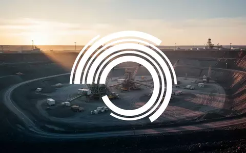 Abstrakte Darstellung einer modernen Uranmine bei Sonnenaufgang mit dramatischer Beleuchtung. - Foto: über boerse-global.de