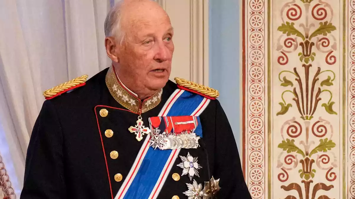 König Harald V. liegt im Krankenhaus. (Archivbild) - Bild: Fredrik Varfjell/NTB/dpa